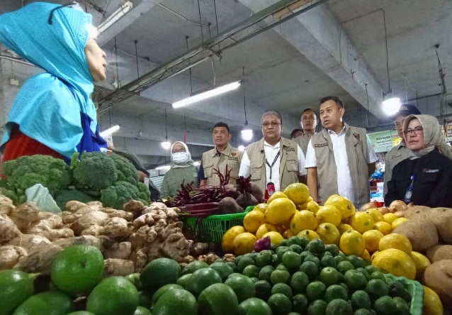 Pastikan Ketersediaan Bahan Pokok Aman Jelang Nataru, Satgas Pangan Polri Tinjau Sejumlah Pasar di Bandung