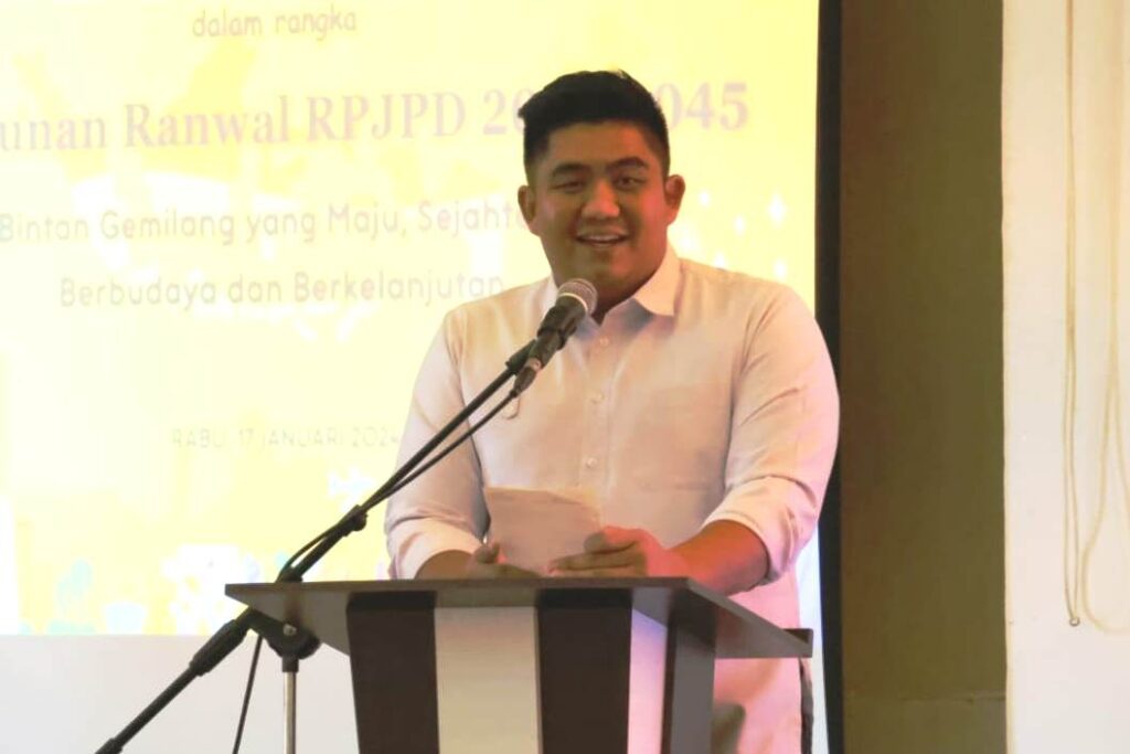 Bupati Roby Kurniawan saat membuka acara Forum Konsultasi Publik Rancangan Awal (FKP Ranwal) Dokumen Rencana Pembangunan Jangka Panjang Daerah (RPJPD) Kabupaten Bintan 2025-2045, pagi tadi. (ft aamr)