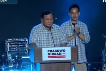 Prabowo-Gibran saat pidato kemenangannya di Senayan, sore tadi. (ft ss ytchanel)