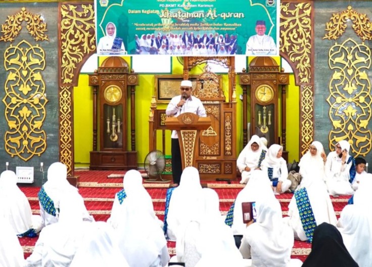 Bupati Aunur Rafiq dan Raja Azmah Hadiri Khataman Al Quran BKMT Kabupaten Karimun