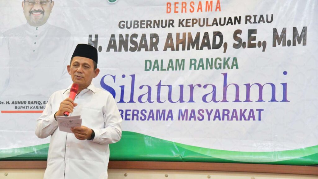 Gubernur Ansar Ahmad saat menggelar pertemuan dengan organisasi perempuan di Karimun, sore tadi. (ft kominfokepri)