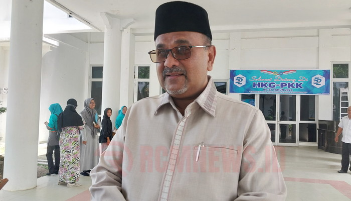 Bupati Aunur Rafiq saat diwawancara wartawan soal bantahannya kalau gas LPG Kg langka, Jumat 19 April 2024. (ft novel)