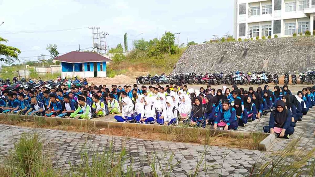 Para peserta seleksi calon anggota Paskibraka Kota Tanjungpinang dalam rangkaian tes sebelumnya. (ft badankesbangpolpinang)
