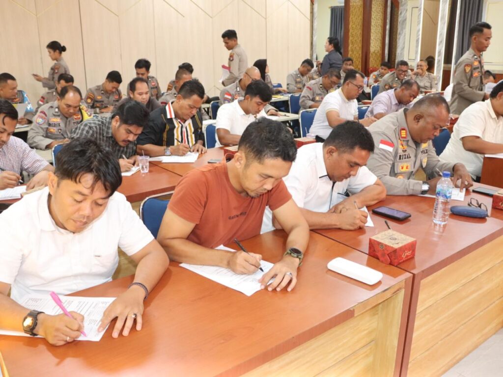 Anggota Polres Karimun saat mengikuti tes psikologi di Polres Karimun, pagi tadi. (ft msaimi)