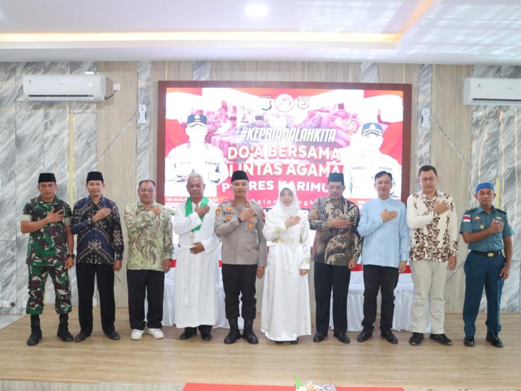 Doa bersama dengan lintas agama di Maporles Karimun, siang tadi. (ft msaimi)