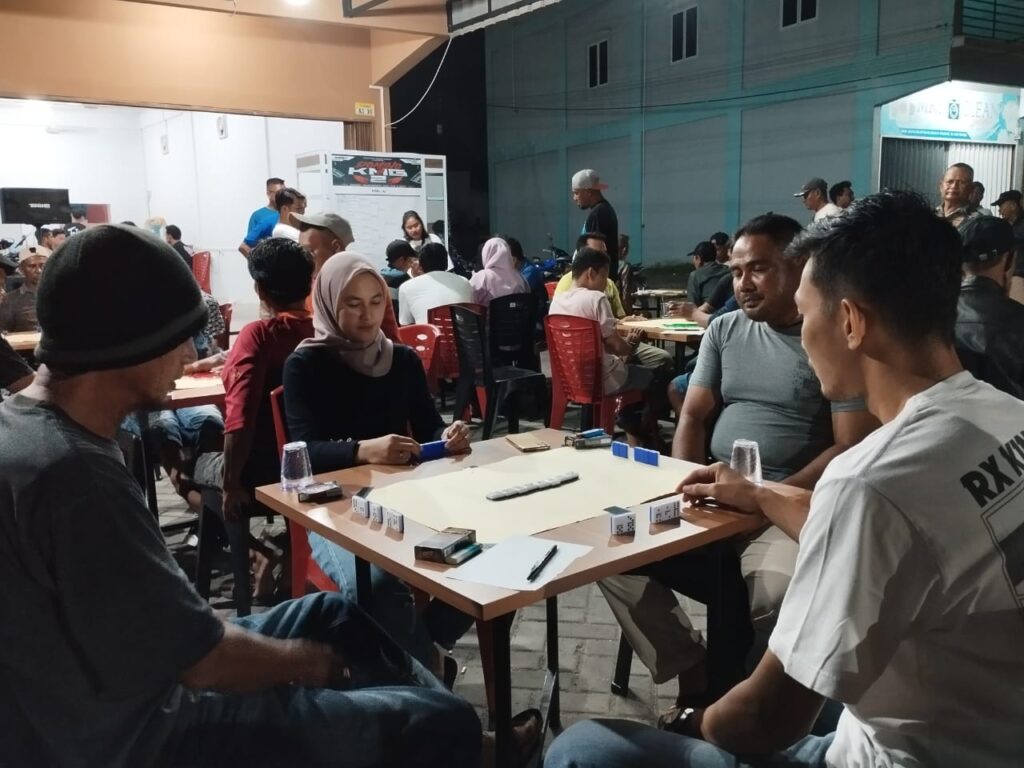 Salah satu putaran pertandingan Turnamen Domino KMG Cup II tahun 2024 di Kedai Kopi Abu Dafi#11 Bella Vista, beberapa hari lalu. (ft msaimi)