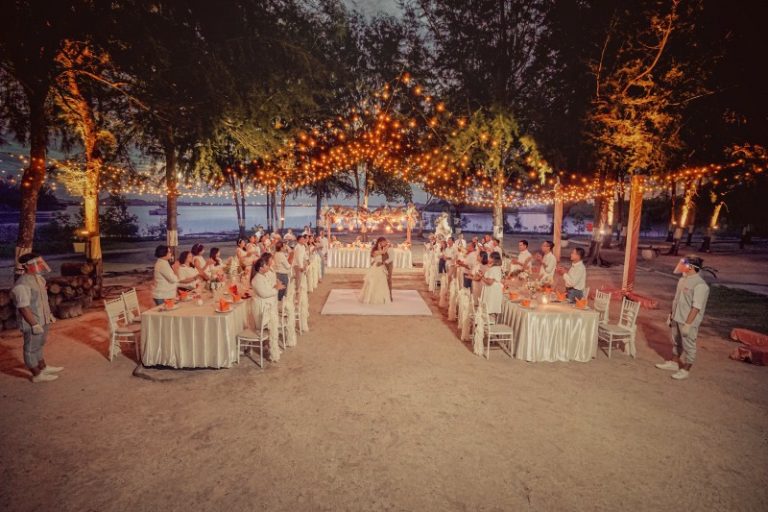 Suasana wedding party di HARRIS Resort Waterfront Batam. (ft harrisresortwaterfrontbatam)