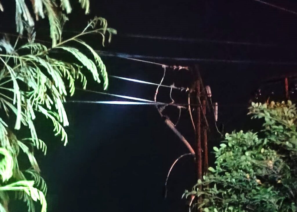 Kerusakan jaringan PLN ULP Tanjungbalai Karimun yang menyebabkan pemadaman. (ft plnulptjbalai)