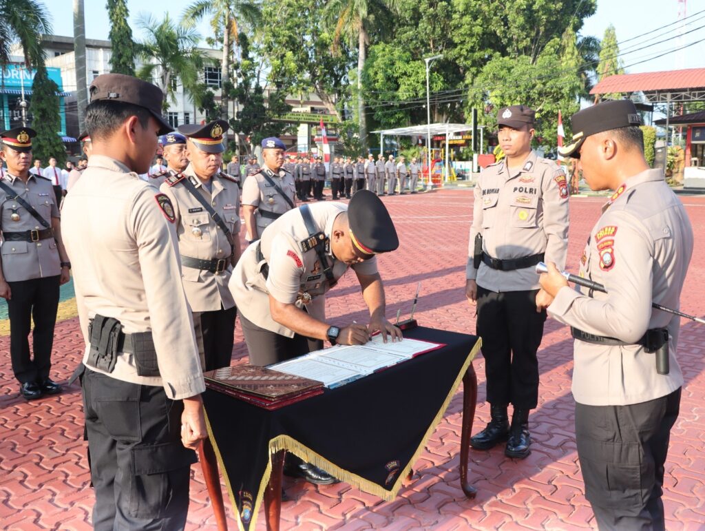 Sejumlah perwira saat Sertijab di Mapolres Karimun, pagi tadi. (ft msaimi)