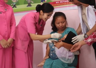 Bhayangkari Polres Karimun saat imunisasi vitamin A di Mapolres Karimun, pagi tadi. (ft msaimi)