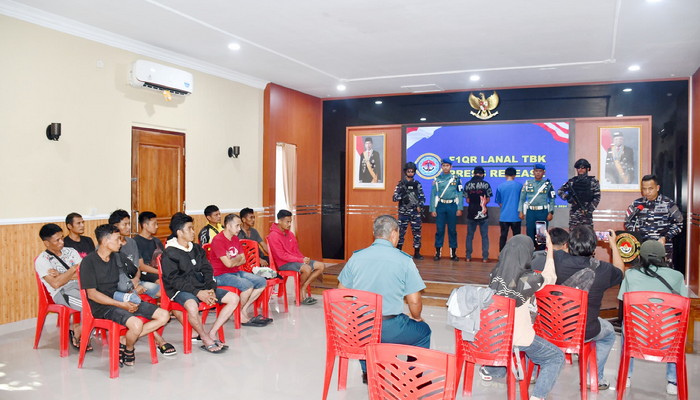 Kasus PMI Non prosedural saat konferensi pers di Lanal Tbk, beberapa hari lalu. (ft novel)