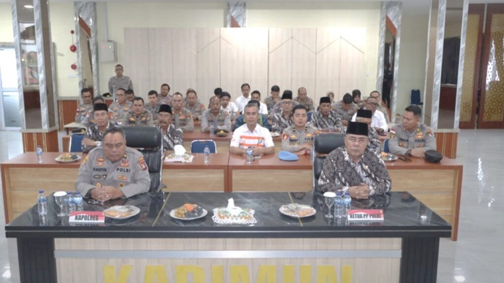Nonton bareng Hari Juang Polri, siang tadi. (foto humaspolreskarimun)