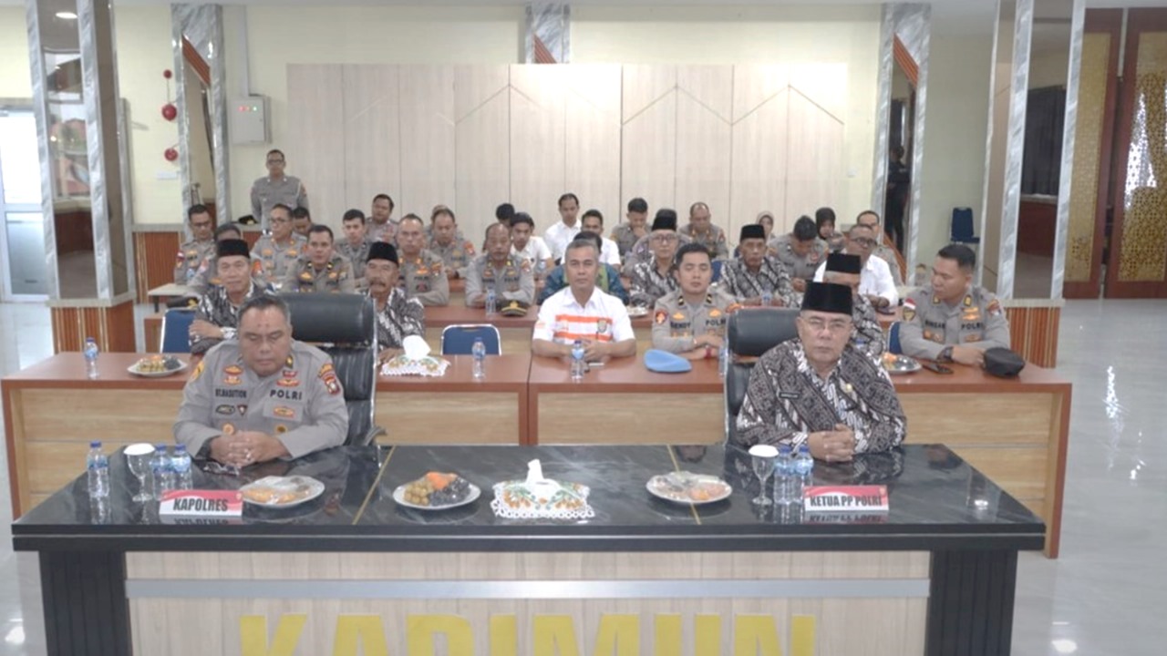 Nonton bareng Hari Juang Polri, siang tadi. (foto humaspolreskarimun)