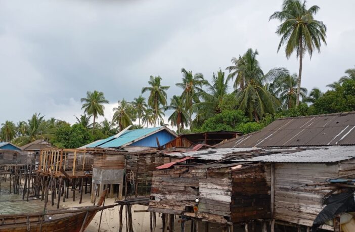 Rumah warga yang diterjang puting beliung, siang tadi. (ft wandy)