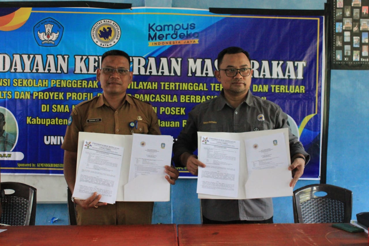 SMA Negeri 1 Kepulauan Posek saat acara penerimaan hibah PLTS dari kementerian, kemarin. (ft unrika)
