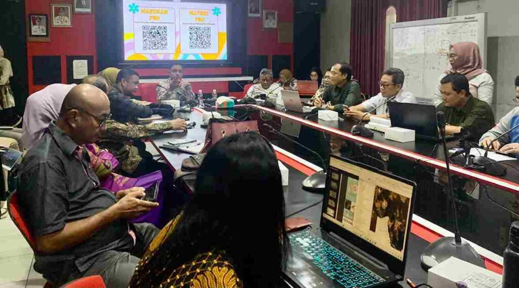 Suasana FGD di ruang rapat utama kantor Bappelitbang Tanjungpinang, Kepri, kemarin. (ft kominfotjpinang)