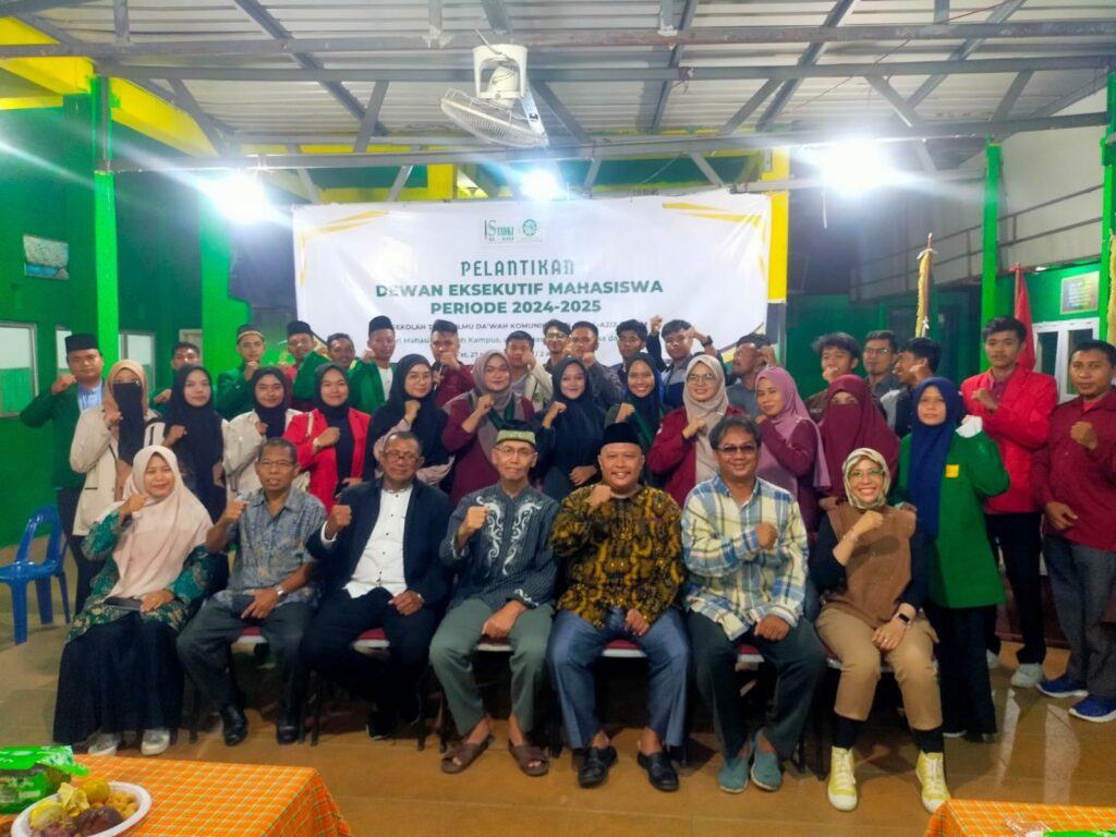 Befoto bersama usai pelantikan Dema STIDKI Al-Aziz Batam, kemarin. (ft msaimi)