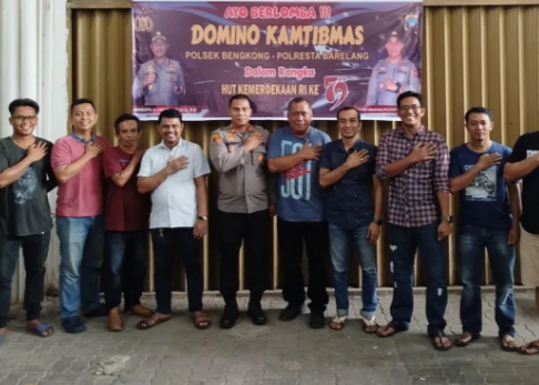 Suasana pembukaan Turnamen Dominod di Polsek Bengkong, malam kemarin. (ft polsekbengkong)