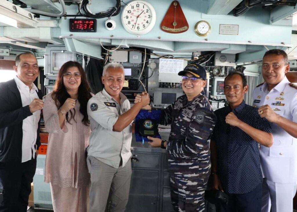 Suasana silaturahmi BP Batam dengan TNI AL di atas KRI Bung Tomo, kemarin. (ft humasbpbatam)