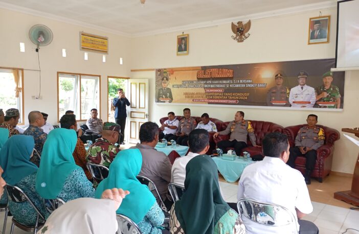 Suasana silaturahmi Kapolres bersama masyarakat Kecamatan Singkep Barat. Lingga, kemarin. (ft humaspolreslingga)