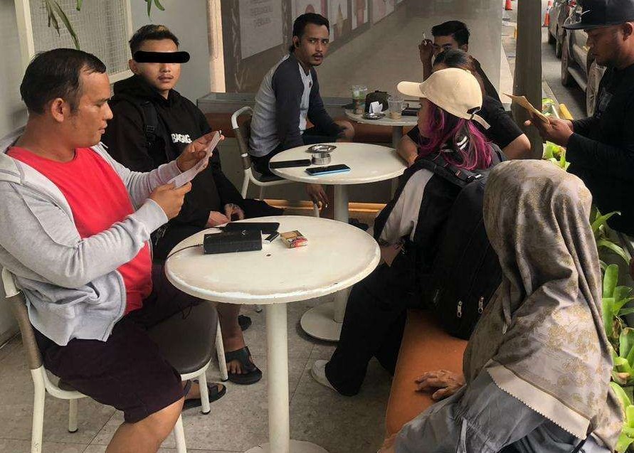 Tim Subditgakkum Ditpolairud Polda Kepri berhasil menggagalkan pengiriman calon PMI Non Prosedural yang direncanakan untuk bekerja sebagai operator judi online di Kamboja. (ft humaspoldakepri)