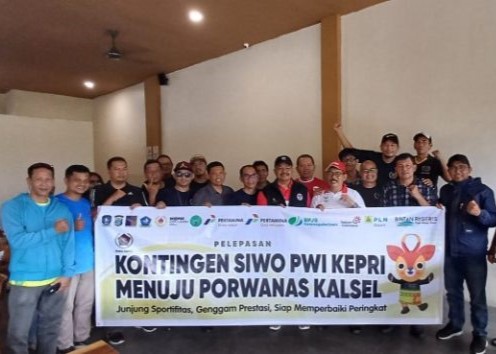 Pelepasan kontingen PWI Kepri, kemarin. (ft pwi)