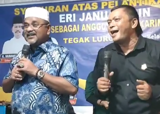 Aunur Rafiq dan Anggota DPRD Karimun Eri Januardin saat acara syukuran di kediaman Eri Januardin, malam tadi. (ft timerijanuardin)