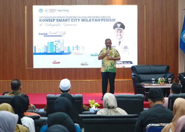 Bupati Aunur Rafiq saat menjadi pemateri kuliah umum di UMRAH, Kamis lalu. (ft msaimi)