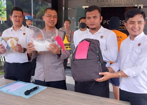Ekspose tangkapan tersangka Narkoba di Polres Karimun, siang tadi. (ft novel)