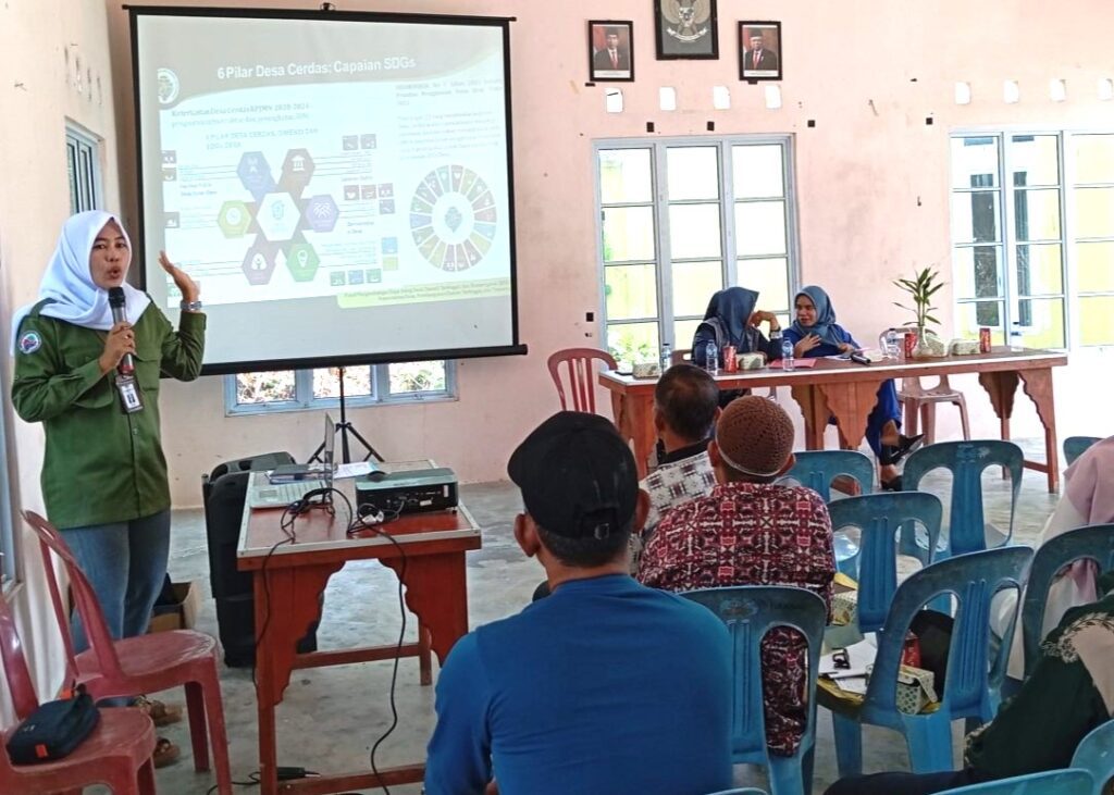 Helmasari, Duta Digital Kabupaten Karimun saat pembukaan pelatihan digital enterpreuner di Desa Teluk Radang Kundur, kemarin. (ft msaimi)
