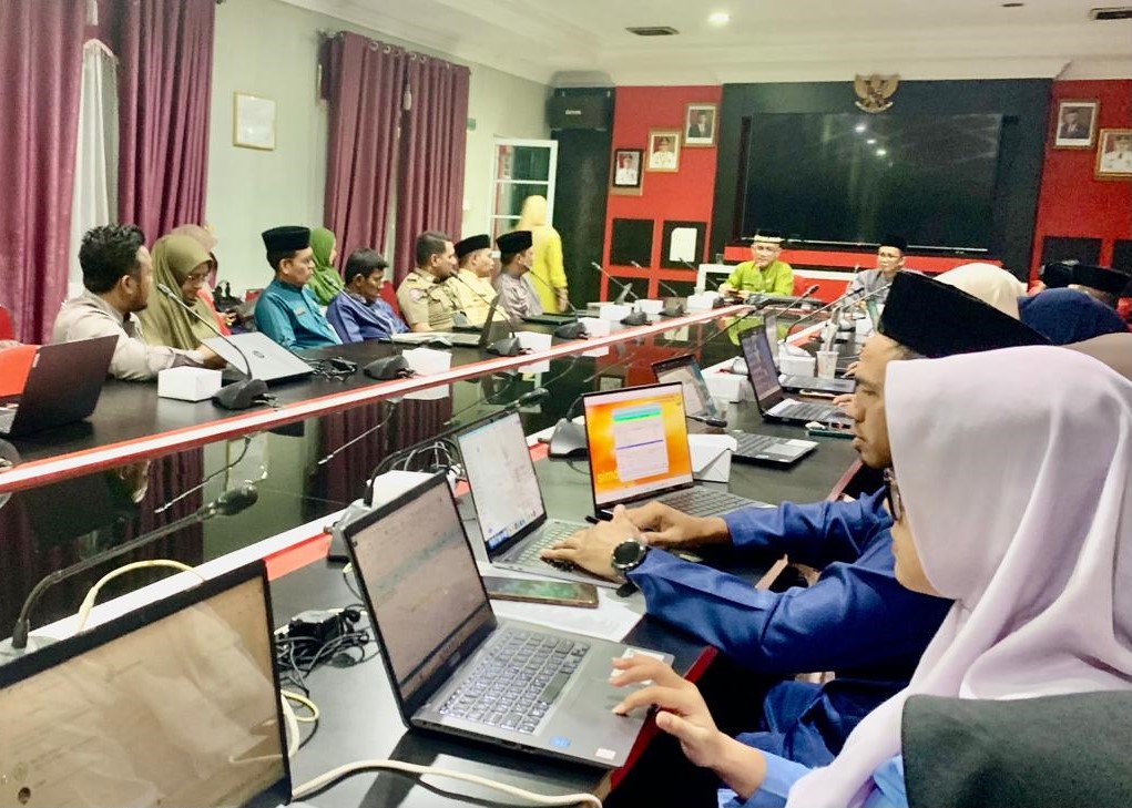 Pemko Tanjungpinang saat rapat Rekonsiliasi untuk Penyusunan Data Base e-BMD serta Laporan Barang Milik Daerah Semester II Tahun 2023 dan Semester I Tahun 2024, pagi tadi. (ft kominfotjpinang)