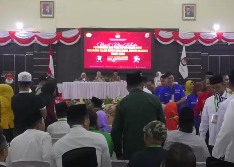 Penetapan nomor urut Calon Pilkada Karimun di gedung nasional, pagi ini. (ft msaimi)