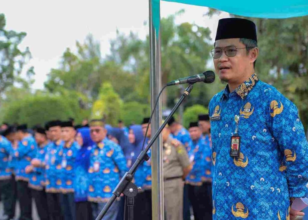 Sekdako Tanjungpinang, Zulhidayat saat memimpin apel, pagi tadi. (ft kominfotjpinang)