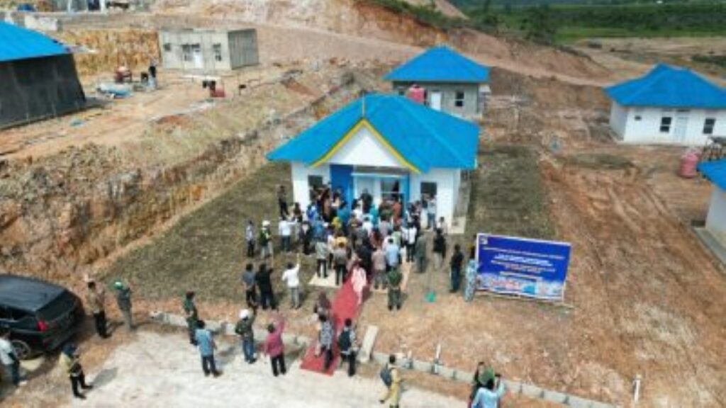Suasana acara penempatan rumah baru bagi warga terdampak Rempang Eco City di hunian tetapnya di Tanjung Banun, pagi tadi. (ft humasbpbatam)