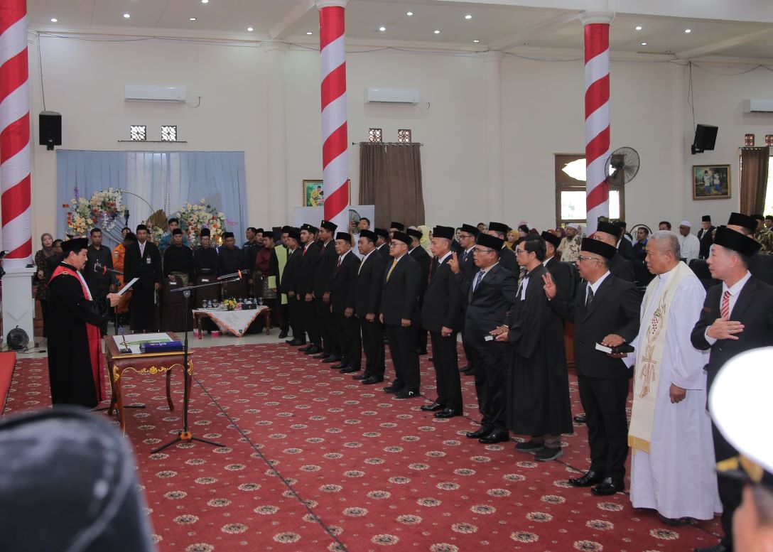 Suasana pelantikan anggota DPRD Natuna, siang ini. (ft putra)