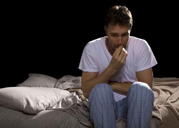 Gangguan kecemasan bisa membuat kita merasa tidak nyaman dan bahkan dapat mengganggu aktivitas kehidupan kita sehari-hari. Gangguan kecemasan kerap dialami seseorang saat menghadapi situasi yang membuatnya khawatir, stres, atau penuh tekanan. Sebenarnya, situasi atau kondisi tersebut merupakan hal yang wajar terjadi dan bisa dialami siapa saja. Hanya saja, ini bukan berarti kamu boleh mengabaikannya begitu saja. Jika kamu mengalaminya, ingatlah bahwa gangguan cemas harus segera diatasi agar tidak sampai mengganggu aktivitas sehari-hari. Bagaimana caranya? Dikutip dari beberapa sumber tepercaya, ada beberapa upaya yang bisa dilakukan untuk dapat meredakan gangguan kecemasan dengan cepat dan efektif.