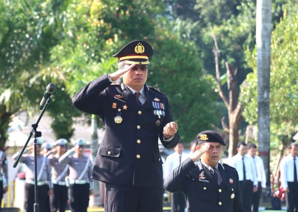Kapolres Natuna AKBP Nanang Budi Santosa saat memimpin Upacara Hari Sumpah Pemuda di Mapolres Natuna, pagi tadi. (ft putra)
