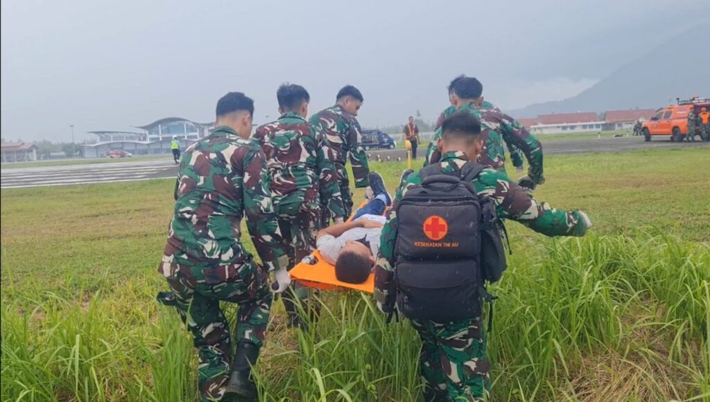 Lanud RSA Natuna saat latihan simulasi tanggap darurat melalui skenario Emergency Response Plan (ERP) di Bandara RSA Natuna, kemarin. (ft lanudrsa)