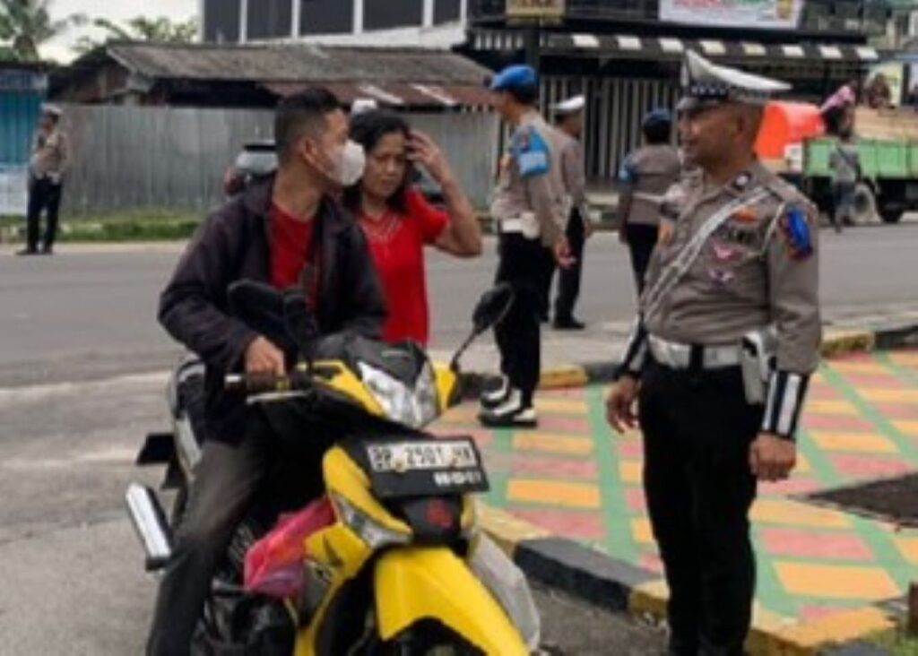 Razia di depan Mapolres Karimun, kemarin. (ft novel)