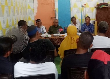Relawan Moro saat menggelar pertemuan dengan Firmansyah di Posko Pemenangannya, pagi tadi. (ft novel)