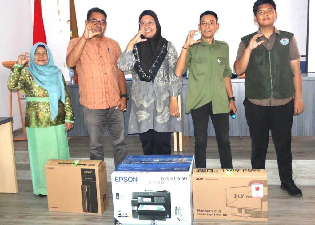 Penyerahan Sapras dari Kemendesa PDT di Desa Telaga Tujuh, pagi tadi. (ft msaimi)
