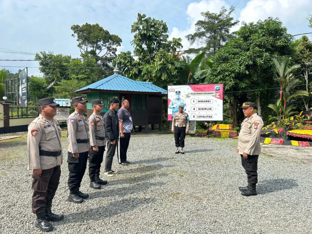Polres Lingga gelar pengamanan intens jelang Pilkada 2024, cegah konflik, ajak warga jaga ketertiban, hindari hoaks, dan kampanye damai.. (ft polreslingga)