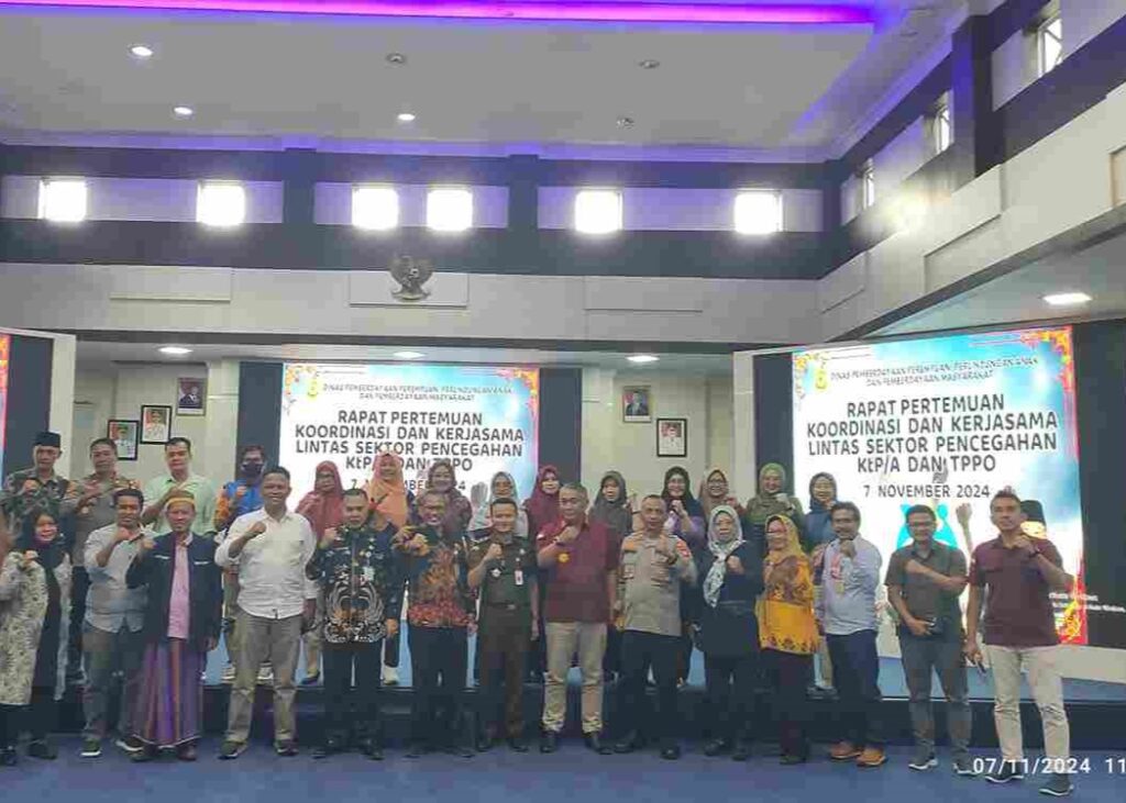 DP3APM Kota Tanjungpinang menggelar rapat koordinasi lintas sektoral pencegahan kekerasan terhadap perempuan dan anak (KtPA) serta tindak pidana perdagangan orang (TPPO), di aula Sultan Sulaiman Badrul Alamsyah, kantor Wali Kota Tanjungpinang, kemarin. (ft kominfotjpinang)