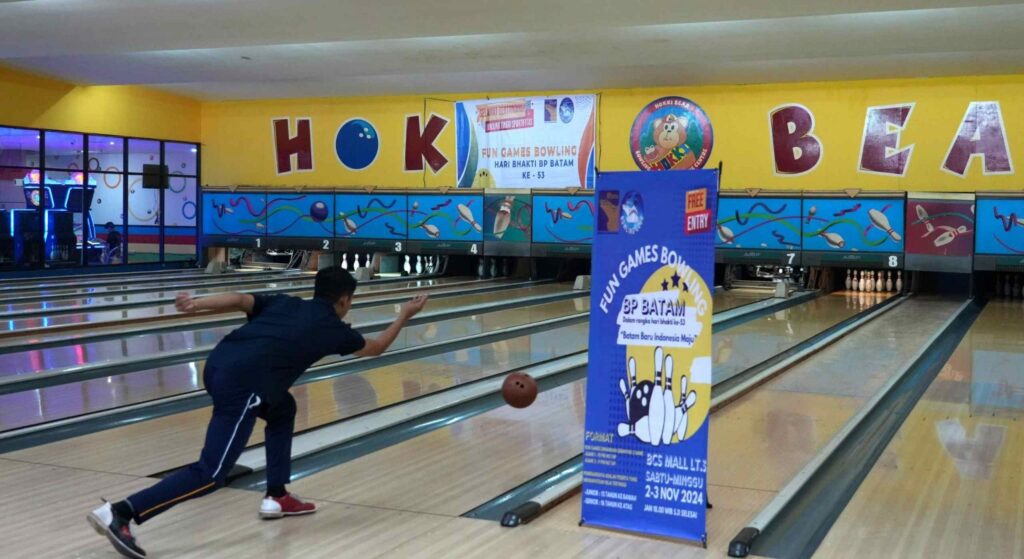 Suasana lomba fun game bowling di BCS Mall. kemarin. (ft humasbpbatam)