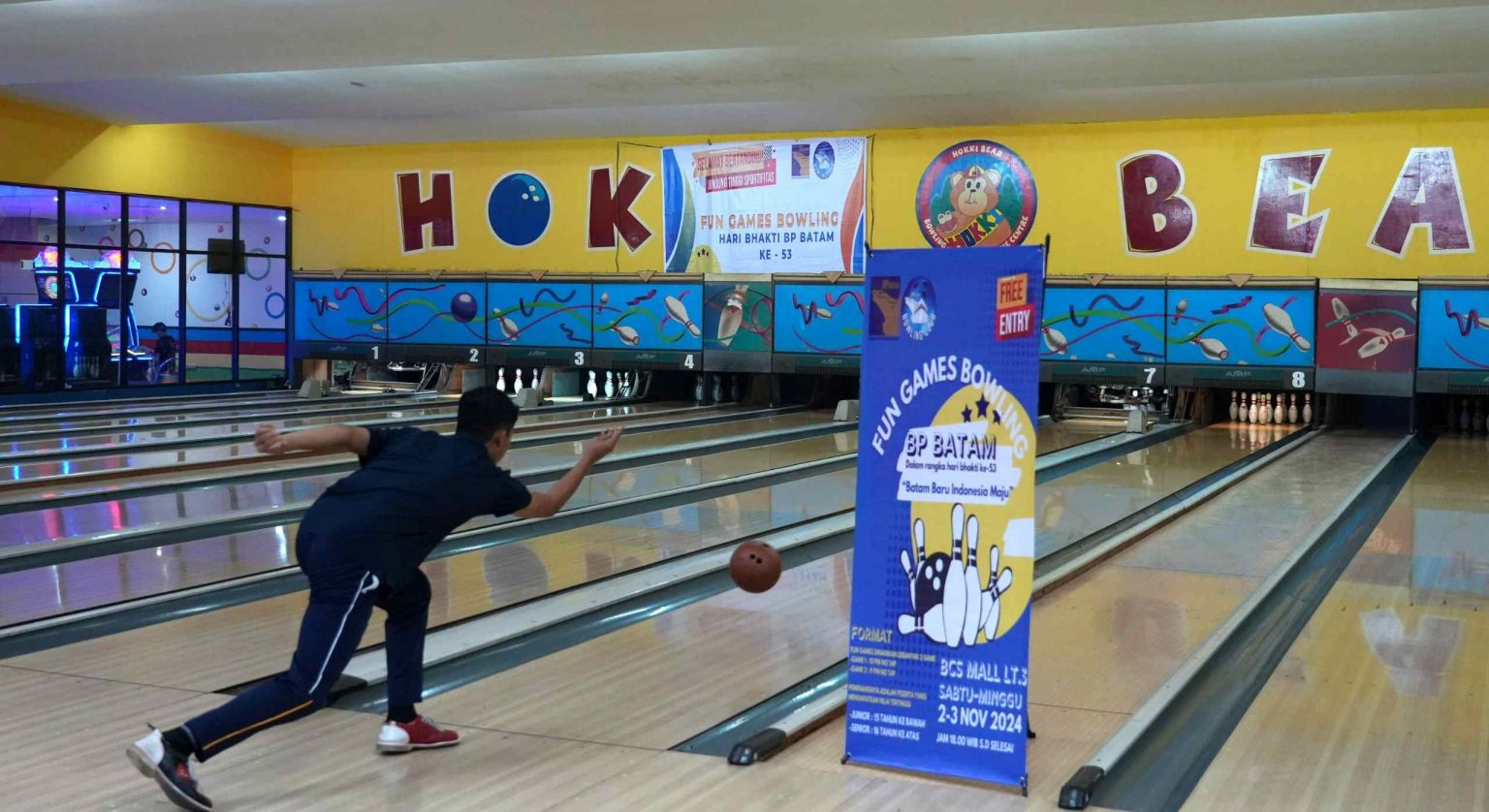 Suasana lomba fun game bowling di BCS Mall. kemarin. (ft humasbpbatam)