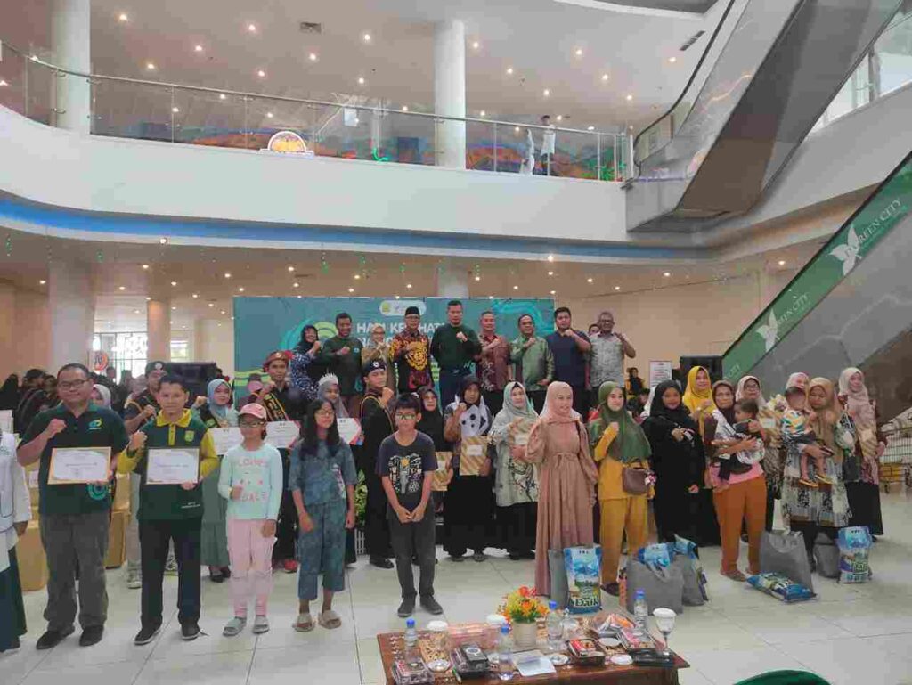 Suasana pemeriksaan kesehatan gratis di Tanjungpinanng, kemarin. (ft kominfotjpinang)