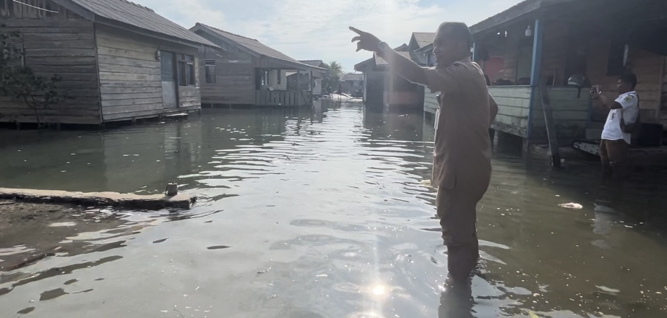 Banjir rob di satu satu RW ke Kecamatan Dabo Lama, pagi tadi. (ft gap)