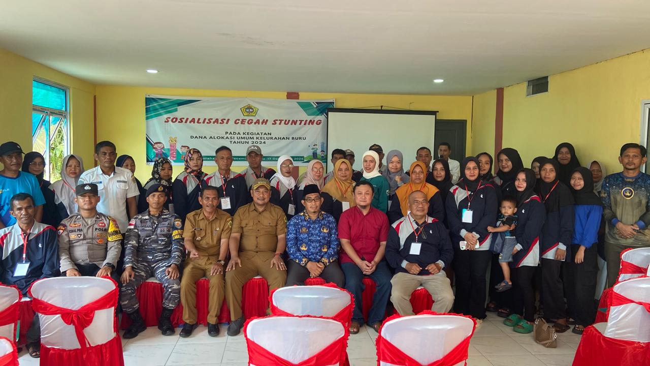 Foto bersama sebelum acara sosialisasi pencegahan stunting di Kantor Lurah Buru Kecamatan Buru, pagi tadi. (ft ery)