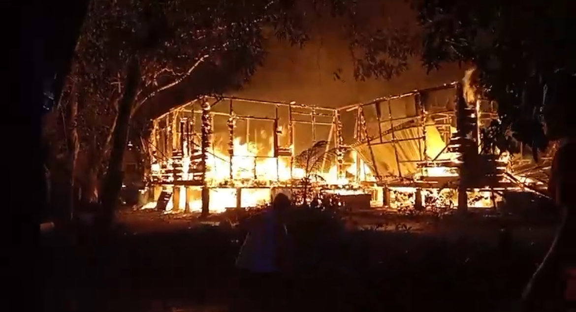Kebakaran di Penuba Lingga, dini hari tadi. (ft atan)