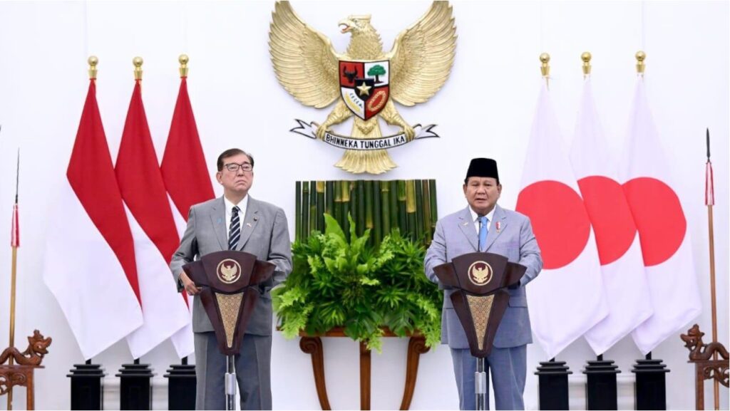Presiden Republik Indonesia, Prabowo Subianto, dan Perdana Menteri (PM) Jepang, Ishiba Shigeru memberikan keterangan persnya usai melakukan pertemuan bilateral dengan Perdana Menteri (PM) Jepang Ishiba Shigeru, di Istana Kepresidenan Bogor, Jawa Barat, pada Sabtu, 11 Januari 2025. (ft BPMISetpres)
